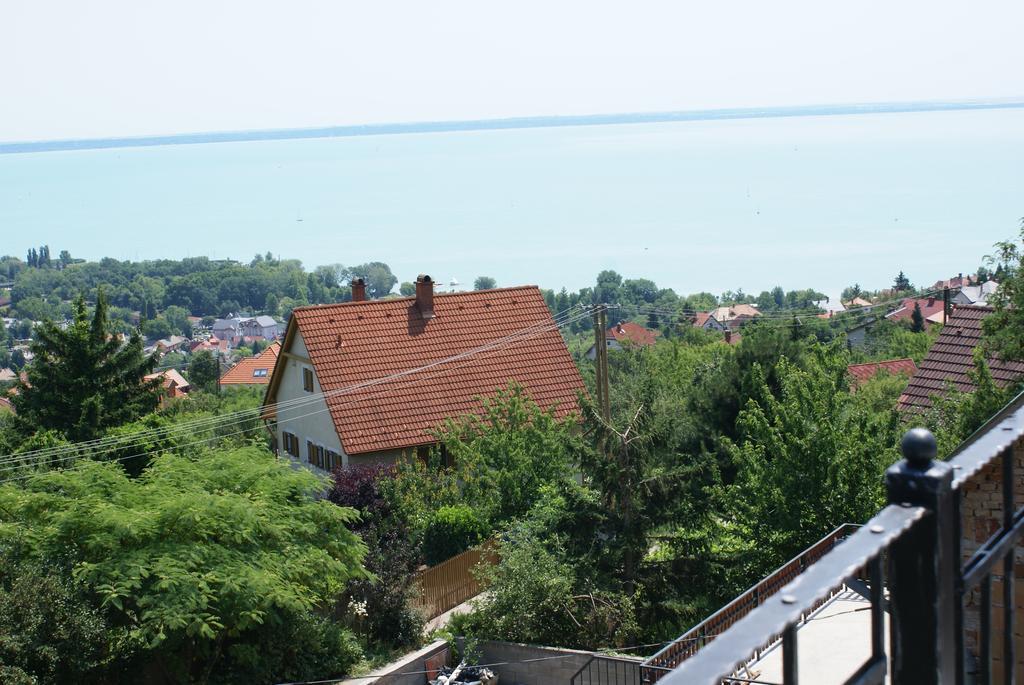 Sargarigo Apartman Haz Balatonalmádi Exterior photo