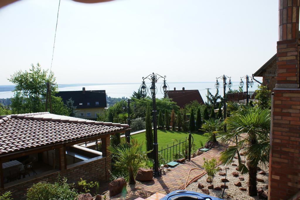 Sargarigo Apartman Haz Balatonalmádi Exterior photo