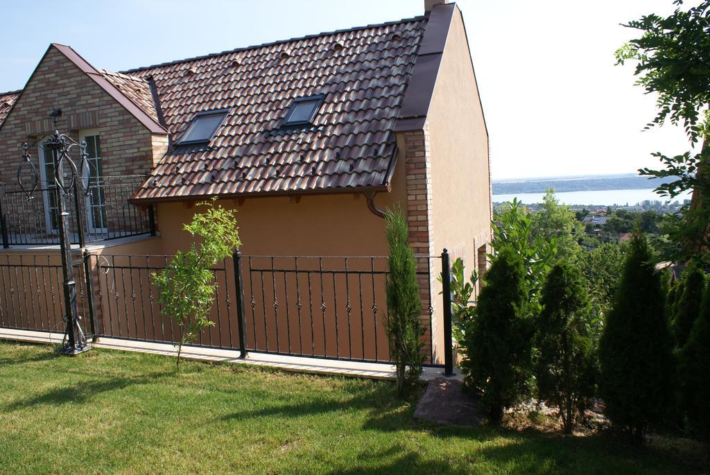 Sargarigo Apartman Haz Balatonalmádi Exterior photo