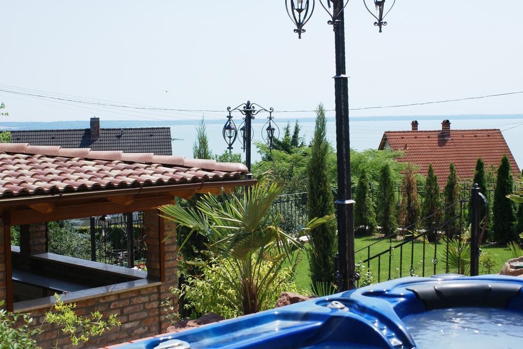 Sargarigo Apartman Haz Balatonalmádi Exterior photo