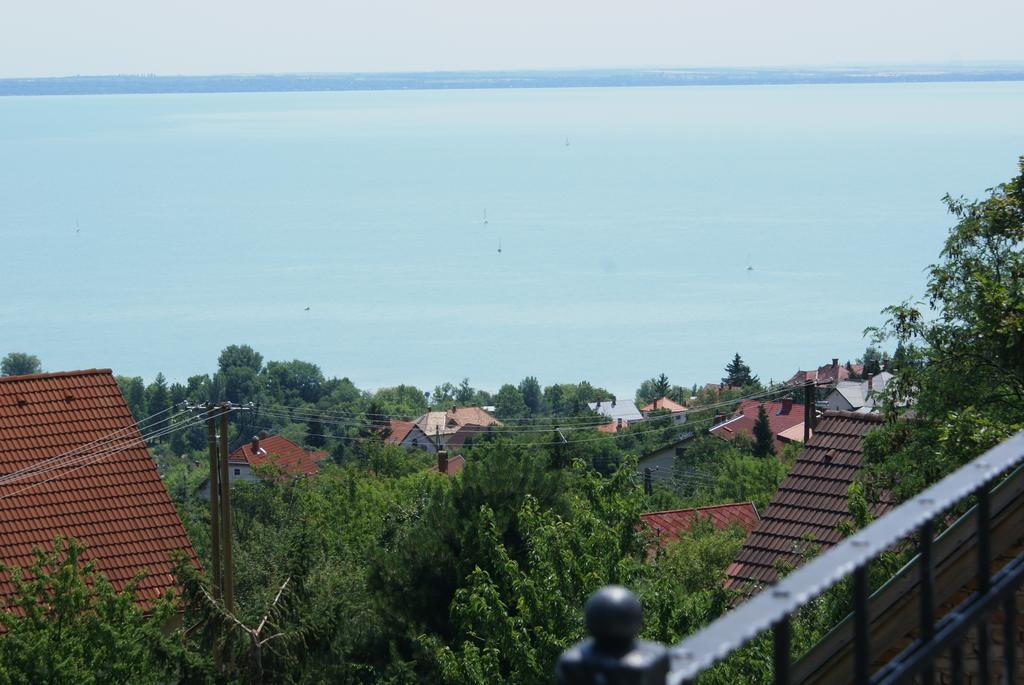 Sargarigo Apartman Haz Balatonalmádi Exterior photo